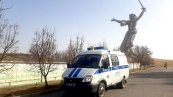 В Волгограде главк МВД опубликовал фото и видео с места задержания нарушителя на Мамаевом кургане